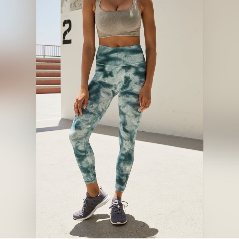 Free people good karma tie dye legging M/L medium large